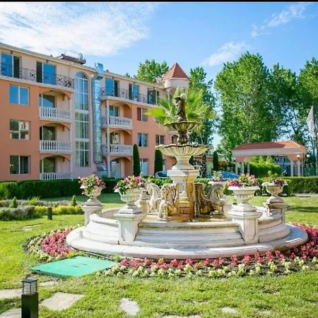 Golden Hacienda 公寓